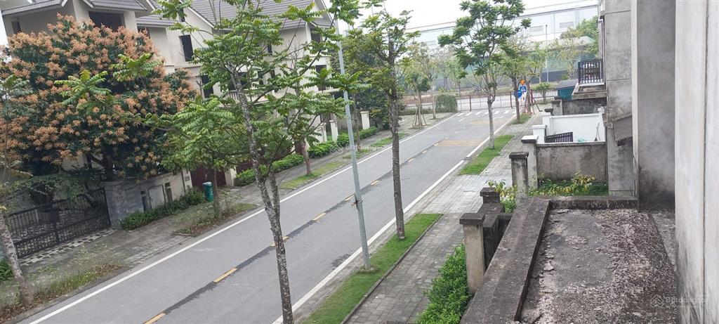 Rẻ hơn căn khác 1 tỷ đồng. căn 300m2  thô. vị trí rất đẹp.  hoàng đạo 0982 996 ***