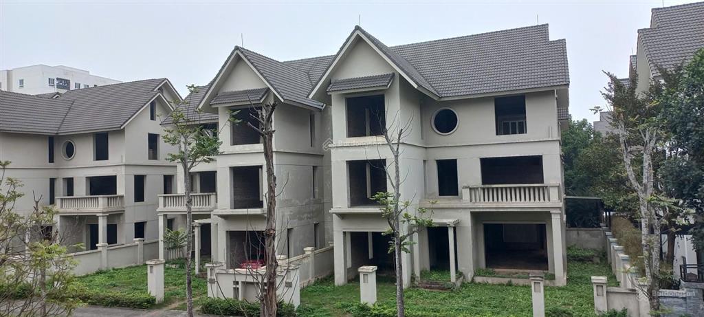 Rẻ hơn căn khác 1 tỷ đồng. căn 300m2  thô. vị trí rất đẹp.  hoàng đạo 0982 996 ***