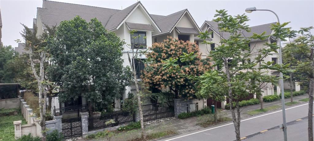 Rẻ hơn căn khác 1 tỷ đồng. căn 300m2  thô. vị trí rất đẹp.  hoàng đạo 0982 996 ***