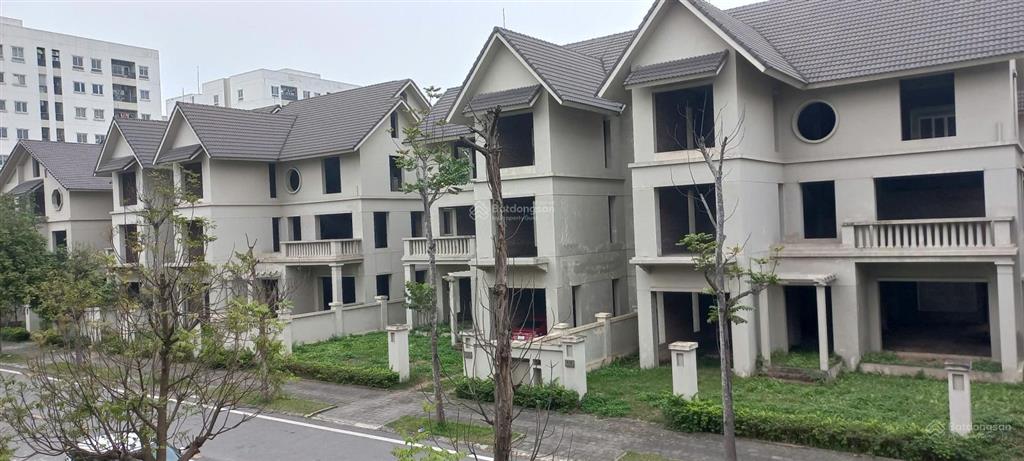 Rẻ hơn căn khác 1 tỷ đồng. căn 300m2  thô. vị trí rất đẹp.  hoàng đạo 0982 996 ***