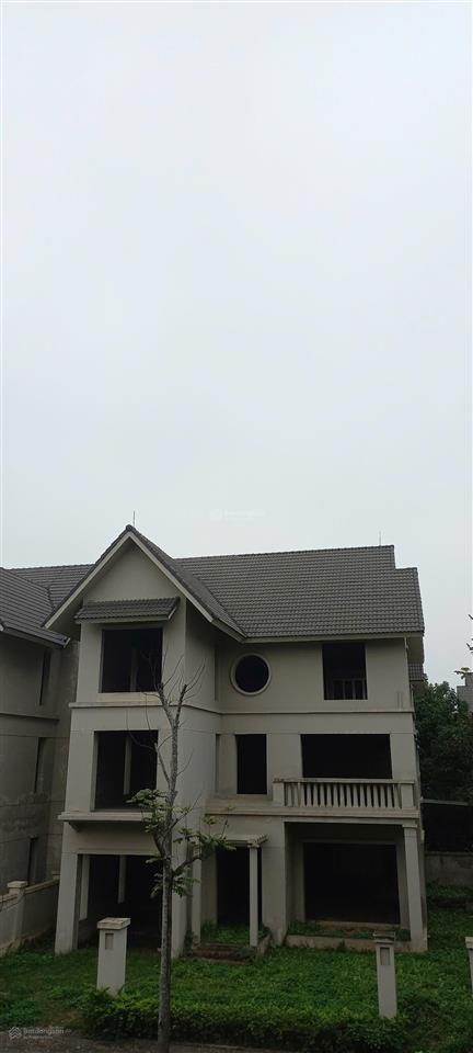 Rẻ hơn căn khác 1 tỷ đồng. căn 300m2  thô. vị trí rất đẹp.  hoàng đạo 0982 996 ***