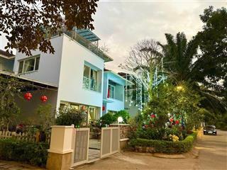 Bán biệt thự vườn mai, rẻ hơn thị trường 5 đến 7 tỷ.  hoàng đạo 0982 996 ***