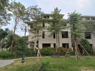 1 cặp song lập 180m2 cạnh công viên. tổng 360m2.  hoàng đạo 0982 996 ***