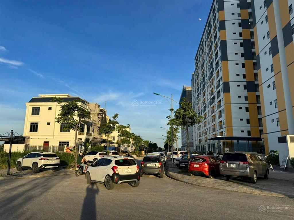 Bán lô góc 230,6m2  3 mặt tiền đường. giá rẻ chỉ 45 triệu/m2. tiềm năng x2 khi cđt mở bán gđ2