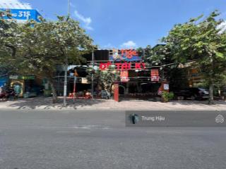 Siêu vị trí mt lê quang định q. bình thạnh. dt 18 x 53m = cn 900m2  hđt 300 triệu. giá 100 tỷ