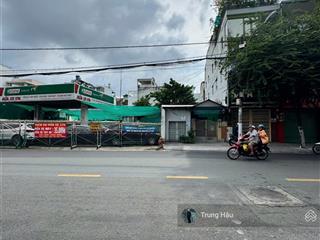 Siêu vị trí mt lê quang định q. bình thạnh. dt 18 x 53m = cn 900m2  hđt 300 triệu. giá 100 tỷ