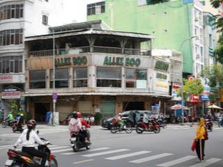 Siêu vị trí góc 2mt phố tây bùi viện quận 1  dt 15 x 15m  3 tầng  hđt 550 triệu giá 110 tỷ