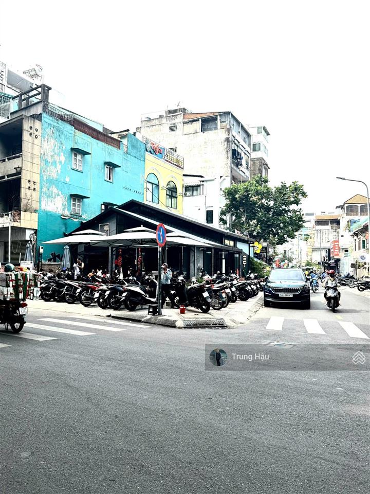 Siêu vị trí góc 2mt  cống quỳnh + cao bá nhạ quận 1  dt 13 x 22m  hđt 300 triệu. giá 100 tỷ