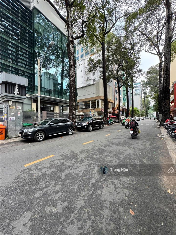 Siêu vị trí góc 2mt  cống quỳnh + cao bá nhạ quận 1  dt 13 x 22m  hđt 300 triệu. giá 100 tỷ