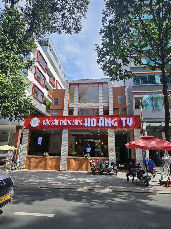 Siêu vị trí . mt mạc đỉnh chi quận 1 . dt 12.20 x 37m = 451m2 . 3 tầng . hđt 520 triệu . giá 160 tỷ