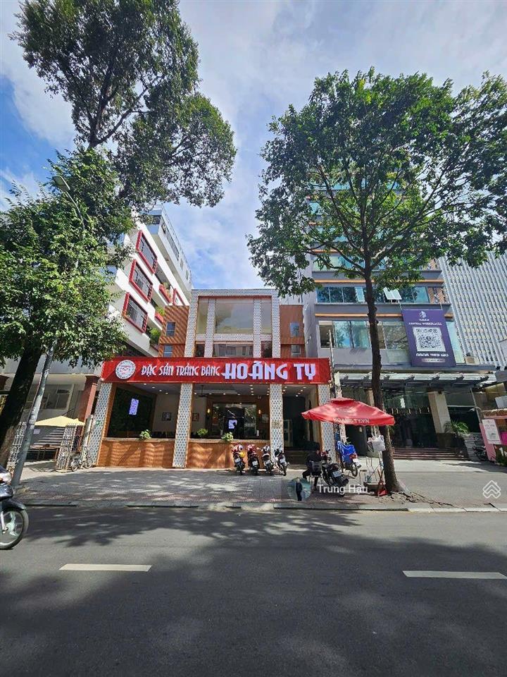 Siêu vị trí . mt mạc đỉnh chi quận 1 . dt 12.20 x 37m = 451m2 . 3 tầng . hđt 520 triệu . giá 160 tỷ