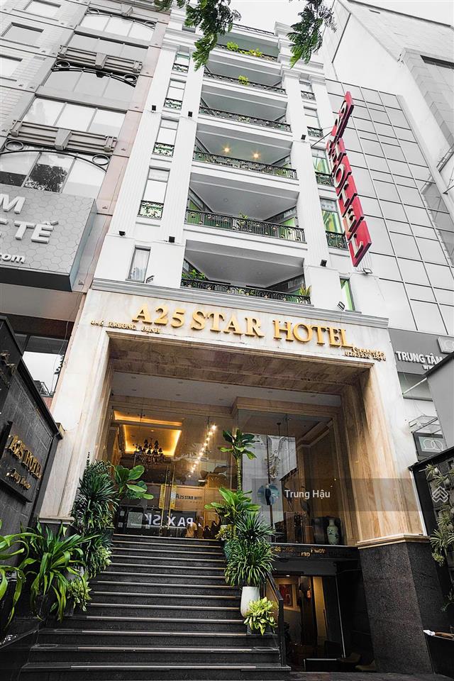 Bán ks 3 sao mt trương định, quận 3  dt 2.000m2 hầm  10 tầng  51 pn  hđt 950 triệu  giá 200 tỷ