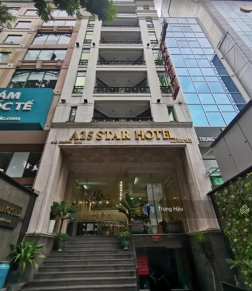 Bán ks 3 sao mt trương định, quận 3  dt 2.000m2 hầm  10 tầng  51 pn  hđt 950 triệu  giá 200 tỷ