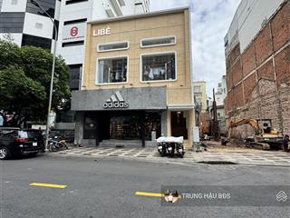 Hàng vip mt nguyễn trãi bến thành q.1  dt 11x28m  cn 300m2  3 tầng  hđt 600 triệu  giá 180 tỷ