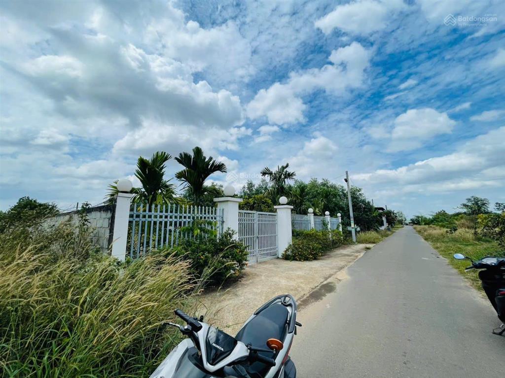 Gấp 1500m2 có 150m2 thổ, xã long an, long thành, ngay tuyến t2, mặt trước vào sân bay long thành