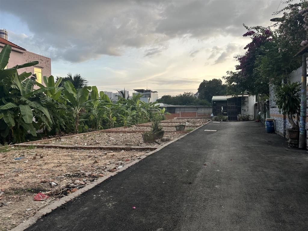 Chính chủ bán 6 lô ở hẻm 805 nguyễn xiển, kdc hiện hữu đc xây hết đất 4t, 56m2, 3 tỷ kế vinhomes