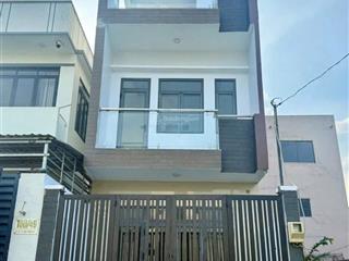 Chủ gởi bán nhà 1 trệt 2 lầu 3 phòng ngủ ở kdc đường 22 nguyễn xiển kế vinhomes giá 4.5 ty