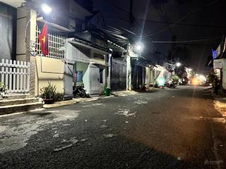 Bán nhà mặt tiền đang kinh doanh buôn bán ngay chợ cổng 10 , đối diện công viên tam hiệp