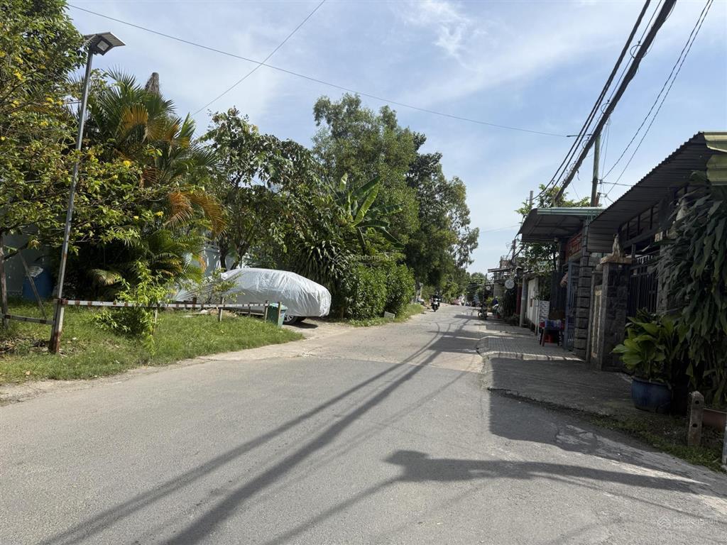 Bán lô đất 104m thổ cư toàn bộ hẻm xe hơi