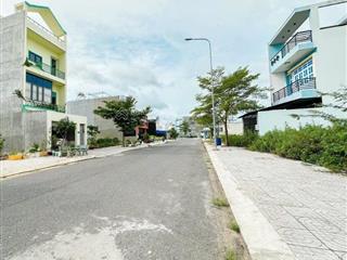 Chủ gửi thanh lý 2 lô đất bình chánh, đường nguyễn hữu trí. 100m2