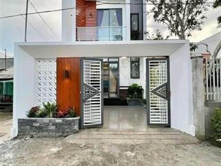 Nhà 1 trệt 1 lầu, đường xe tải, gần khu công nghiệp cầu tràm, cách chợ bình chánh 10 phút di chuyển