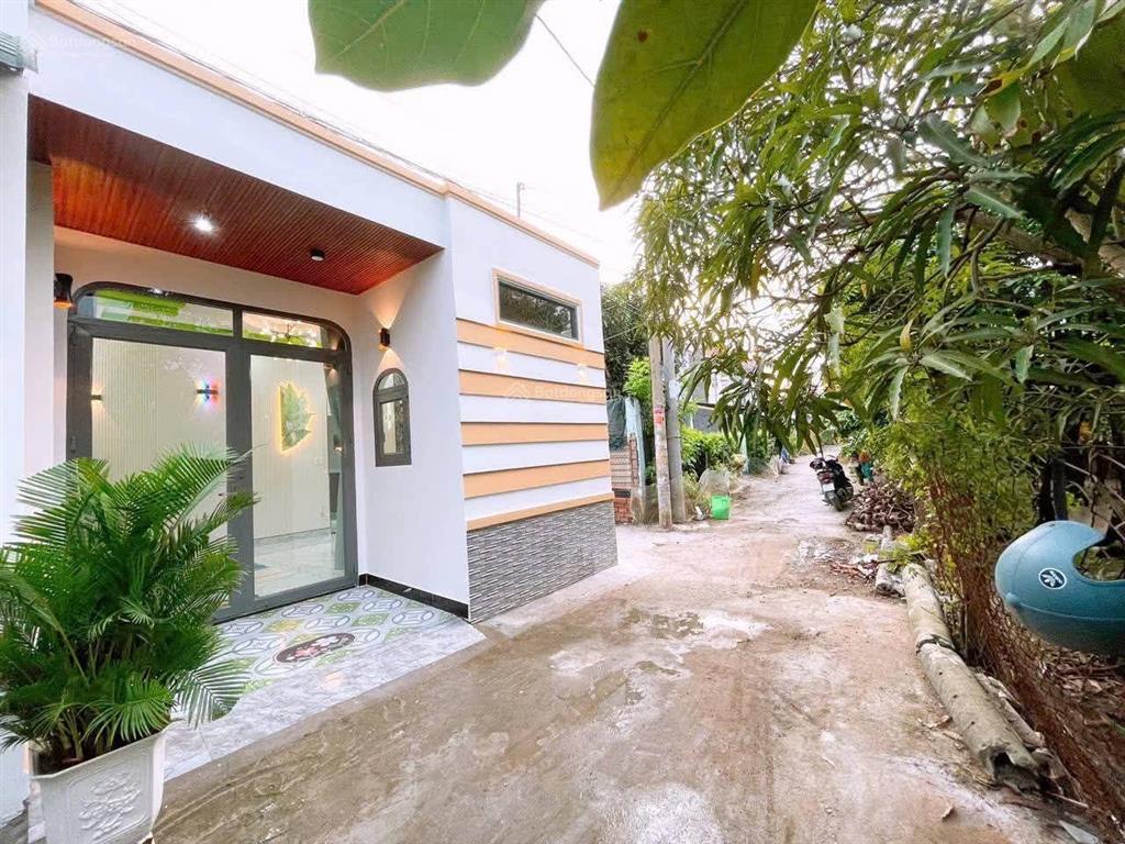 Sp mới nhà cấp 4 căn góc 2 mặt tiền hẻm xe hơi thoáng mát tân kim  hẻm an ninh, sạch sẽ