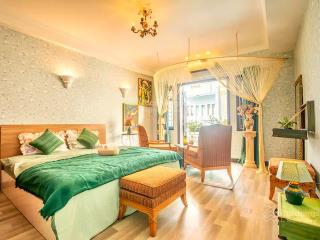 Nhà đẹp mã mây hiế.m 55m2, mặt tiền khủng,5 tầng, chỉ 23 tỷ, phố tây yêu thích,cho thuê airbnb