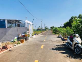 Còn 2 lô liền kề đường nhựa tim vàng sát đường nguyễn huệ  plt ,đất đỏ , ngang 5x29m giá 890tr
