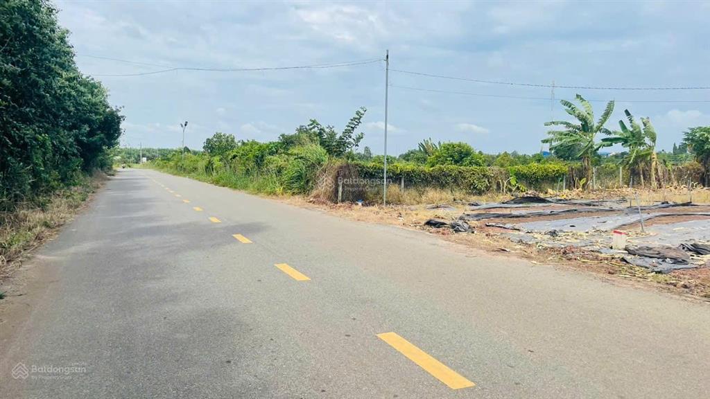 Bán đất đường nhựa tiềm năng tăng mạnh xã đất đỏ  tphcm. giá 950tr khu dân cư gần biển và kcn