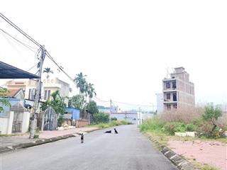 Cc gửi bán lô đất ngay vườn hoa cửa trại đi vào. ngõ ô tô, không lỗi lầm giá chỉ 2.05 tỷ thôi ạ