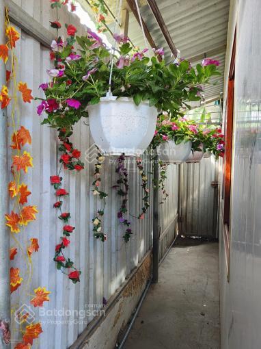 3,6 tỷ có ngay 90 m2 đất lô góc đường to 3 mặt tiền,tặng nhà 2 ngủ khép kín tại thạch cầu long biên