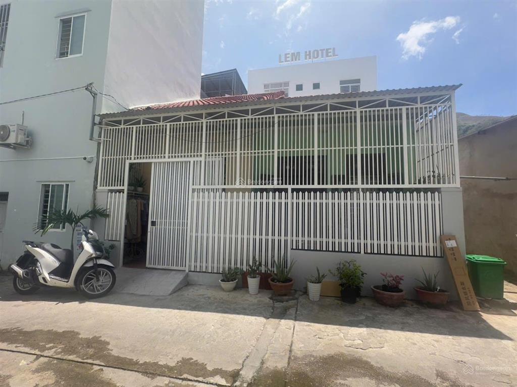 Nhà đẹp ngang rộng 7,4m khu đăng kiểm vĩnh hoà giá chỉ 3,6 tỷ