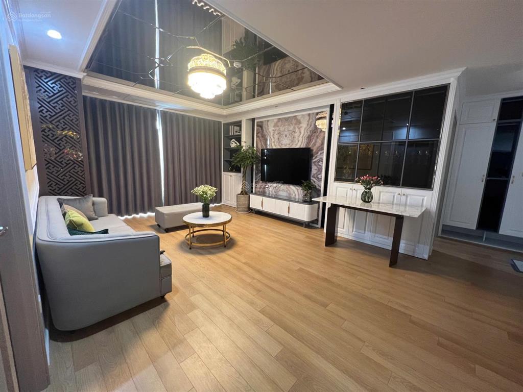 Gia đình tôi cần bán căn hộ 2pn2vs chung cư goldsilk complex cầu am giá 6.x tỷ,o975645309