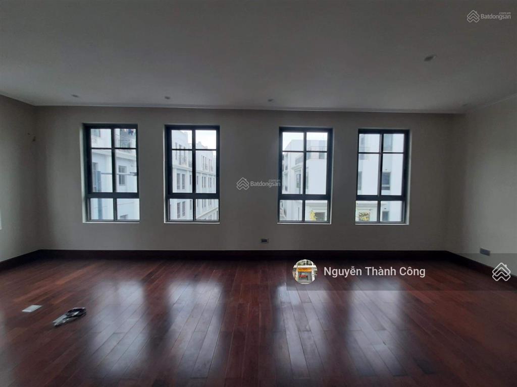 Cần bán shophouse vị trí đẹp, view công viên, full nội thất nhận nhà ngay, giá tốt