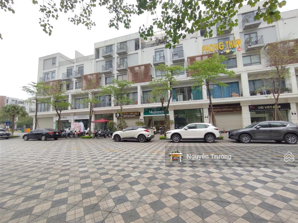 Hot chủ gửi em cần bán nhanh shophouse 2 mặt tiền, vị trí đẹp, full nội thất nhận nhà ngay, sổ đỏ.