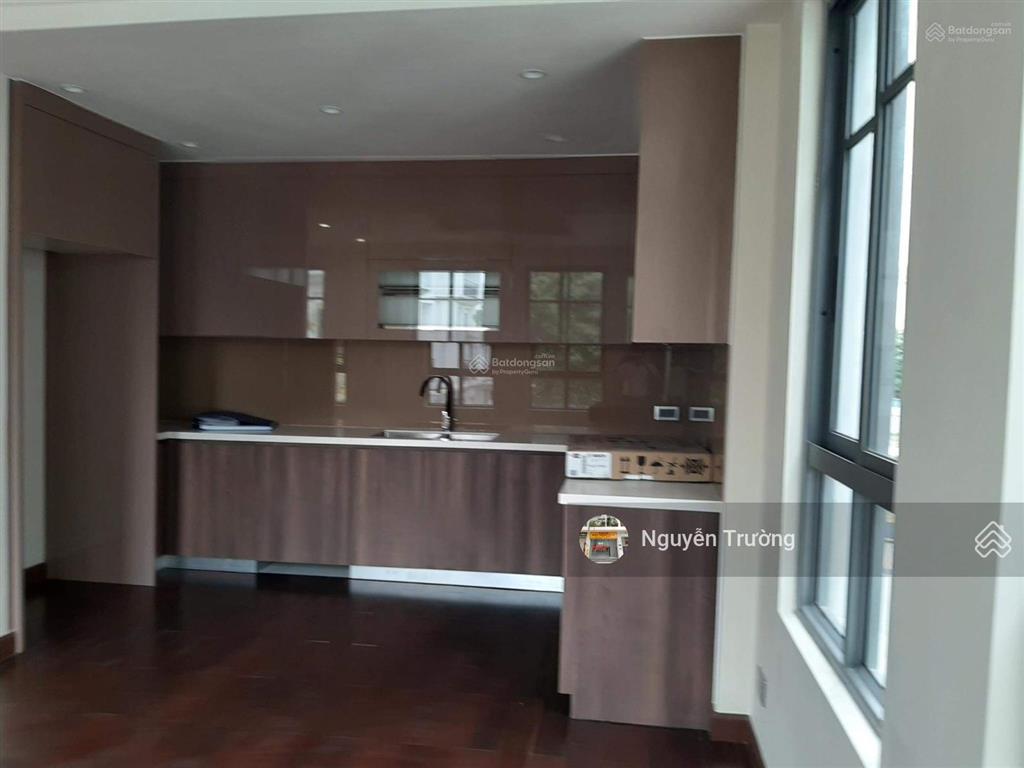 Hot chủ gửi em cần bán nhanh shophouse 2 mặt tiền, vị trí đẹp, full nội thất nhận nhà ngay, sổ đỏ.