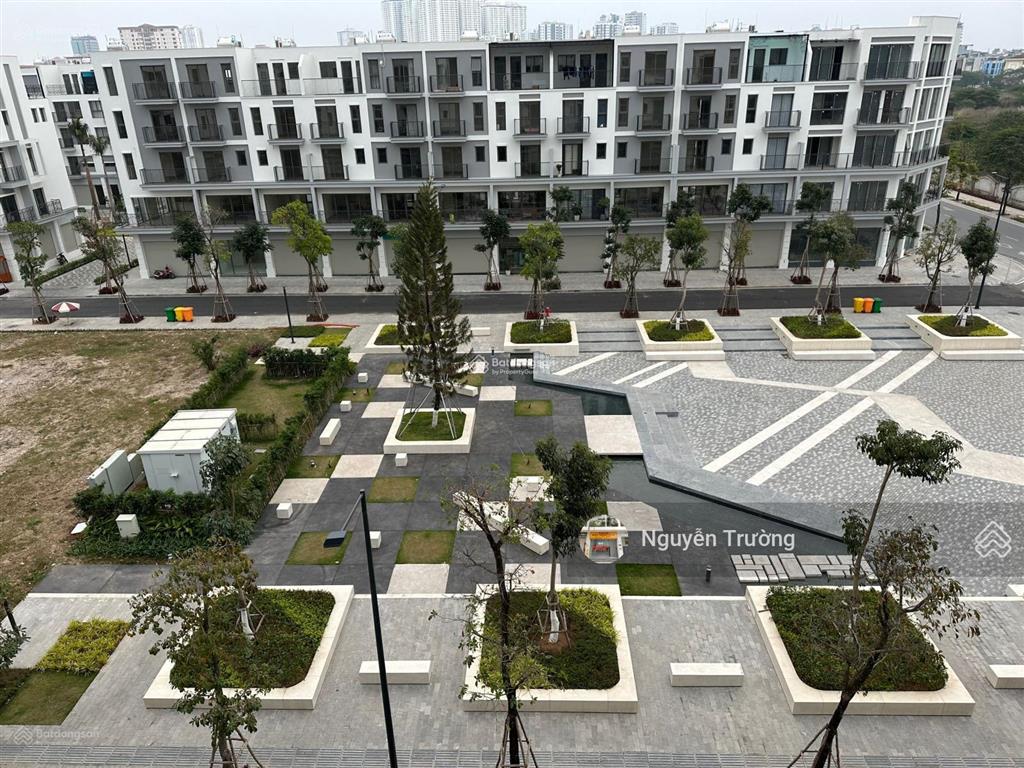 Hot chủ gửi em cần bán nhanh shophouse 2 mặt tiền, vị trí đẹp, full nội thất nhận nhà ngay, sổ đỏ.