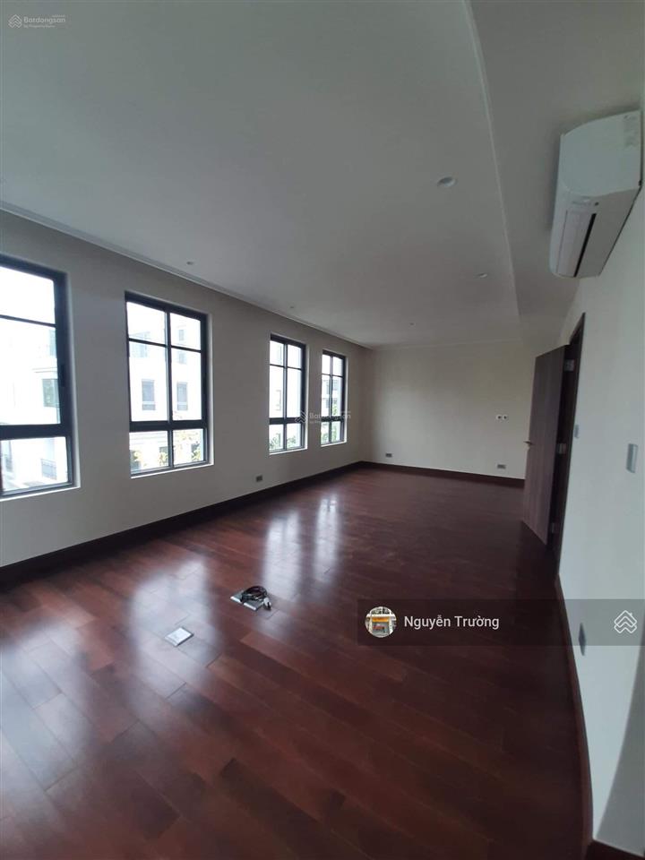 Hot chủ gửi em cần bán nhanh shophouse 2 mặt tiền, vị trí đẹp, full nội thất nhận nhà ngay, sổ đỏ.