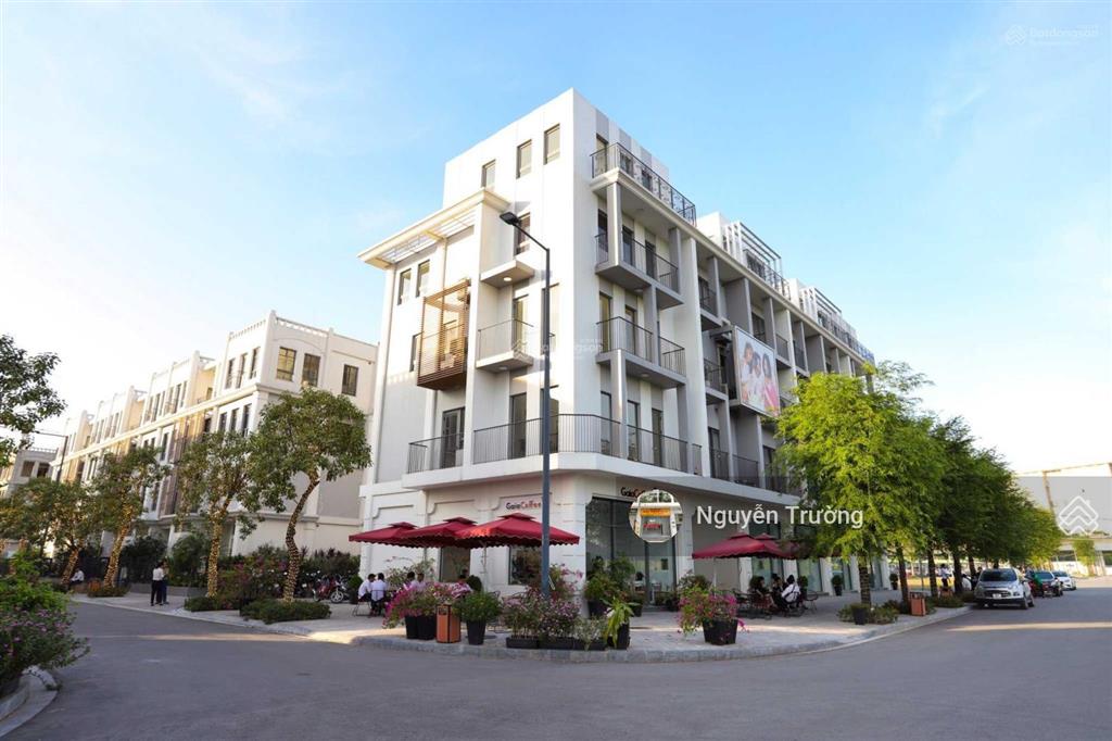 Cần cho thuê căn góc làm văn phòng, kinh doanh, 3 mặt tiền, full nội thất, vị trí đẹp, đường lớn