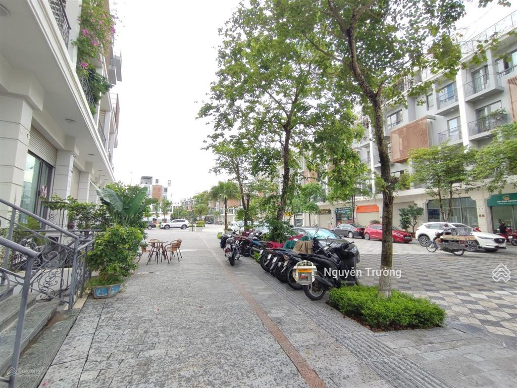 Bán căn shophouse có tầng hầm, 2 mặt tiền, view vườn hoa  độc nhất dự án, nội thất xịn