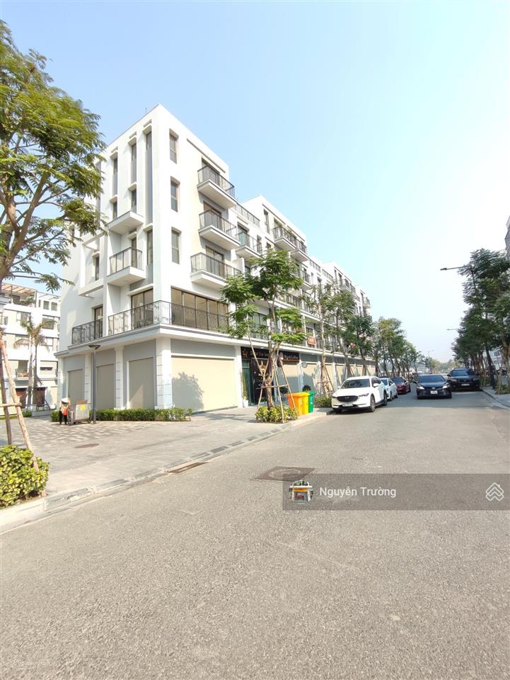 Bán căn shophouse có tầng hầm, 2 mặt tiền, view vườn hoa  độc nhất dự án, nội thất xịn