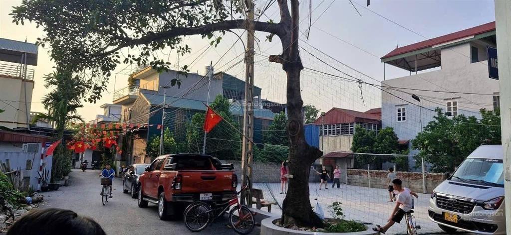 Đất trong khu du lịch chùa thầy  quốc oai lô góc 3 mặt tiền