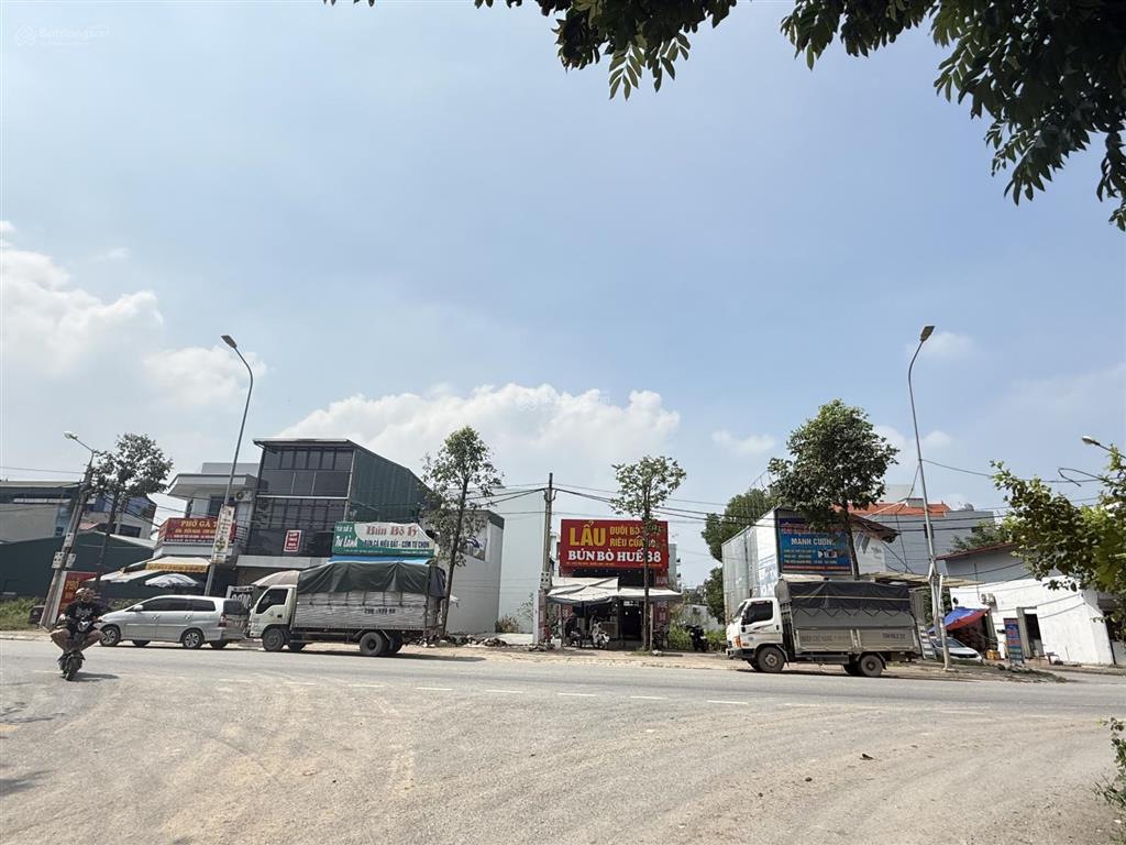 Đất khu du lịch chùa thầy, ô tô cất trong nhà