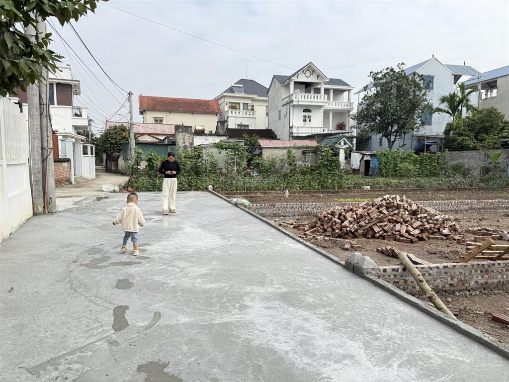 Đất ont ô tô vào tận nhà, cách viện sản nhi tw 2 đi vào 1km