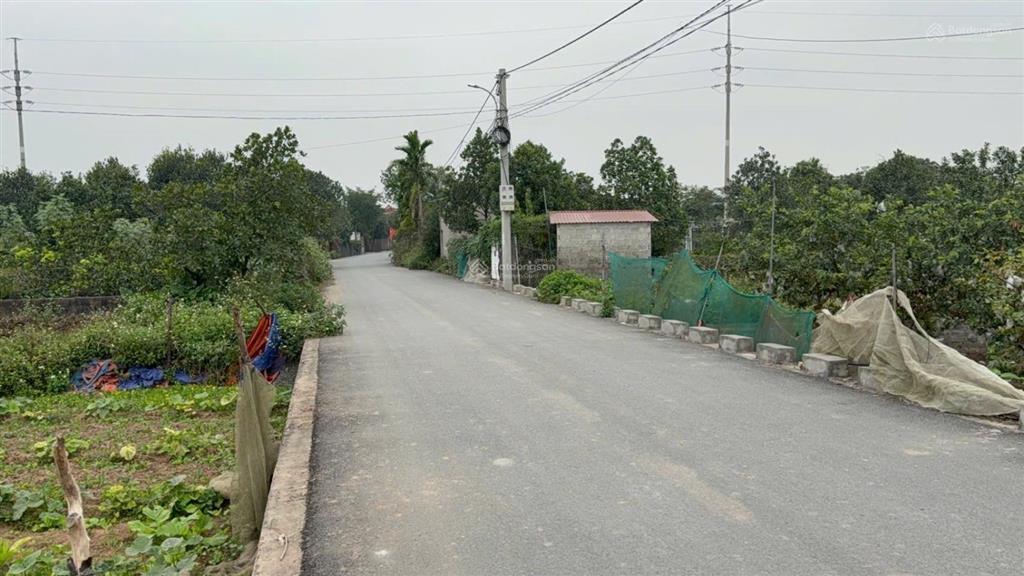 Đất vườn xen kẹt dân cư. sổ hồng pháp lý rõ ràng có thể ở được