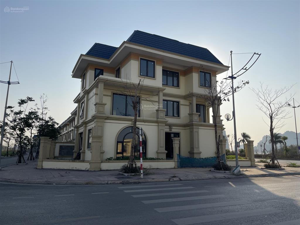 Suất ngoại giao biệt thự mặt biển 3 mặt tiền hướng tây nam dt 320m2