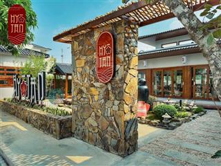 Siêu phẩm! cho thuê nhà mặt phố mai anh tuấn 180m2 x 2 tầng. sân vườn chill, view hồ thoáng mát