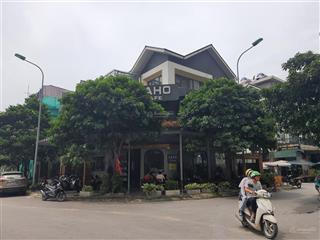 Cho thuê siêu biệt thự mặt phố trương công giai 280m2 x 3.5 tầng, mt 25m, lô góc siêu đẹp, thoáng