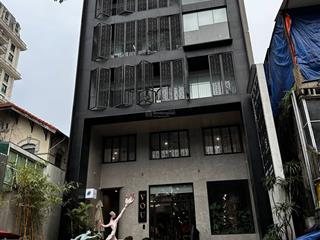 Cho thuê tòa nhà kinh doanh mặt phố hồng tiến  ngay gần hc long biên  sân vườn đỗ xe rộng.