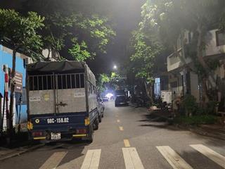 Tôi bán đất đấu giá nguyễn th trung thạch bàn,lbien, 82m, mt5m,vỉa hè to, thông 3 làn ô tô 16,5 tỷ